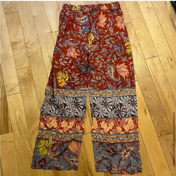 Anthropologie Sonrisa Paisley Pants Floral Red
Rouge Pattern Pull on small - Picture 8 of 10